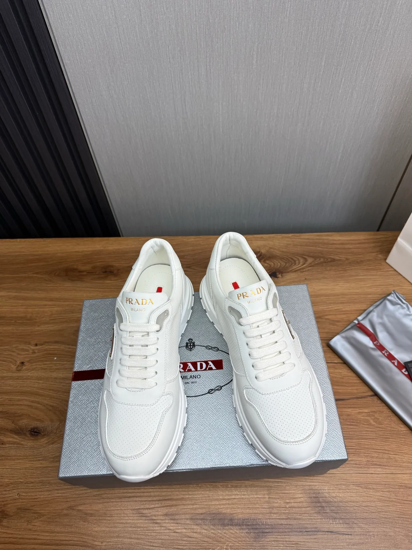Men's shoes 💰580💰 [PRADA] Men's shoes are popular in the counter, official website is synchronized, 1 high-quality shipment ✔️Original cowhide punching + cowhide lining, 1🆚1 replica, original sole, 38-45 (45 customized, non-refundable)